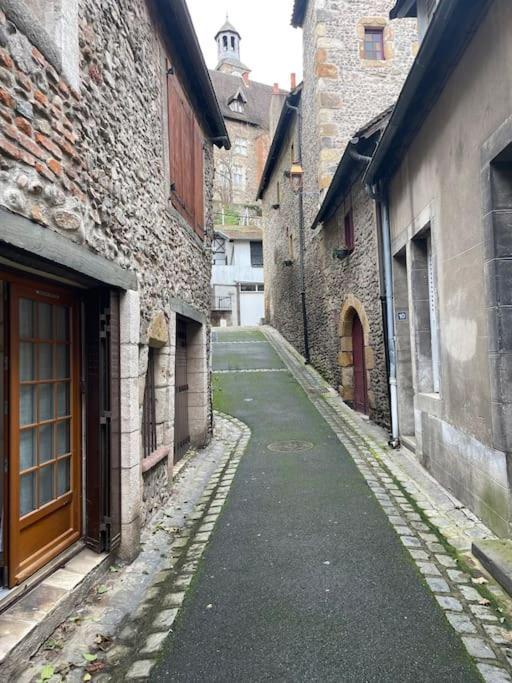 Au Coeur De La Cite Medievale Монлюсон Екстер'єр фото